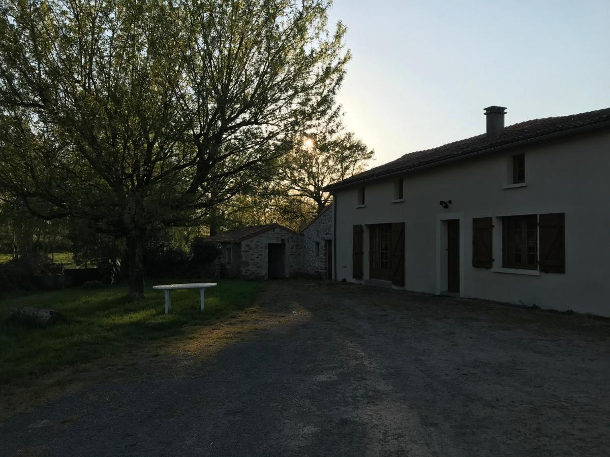 Gite A La Ferme Les Places La Chapelle-Bertrand Екстериор снимка
